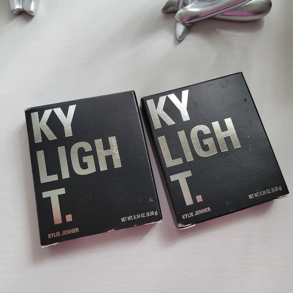 Kylie Cosmetics Other - KYLIE ILUMINATING POWDER CHEERS DARLING